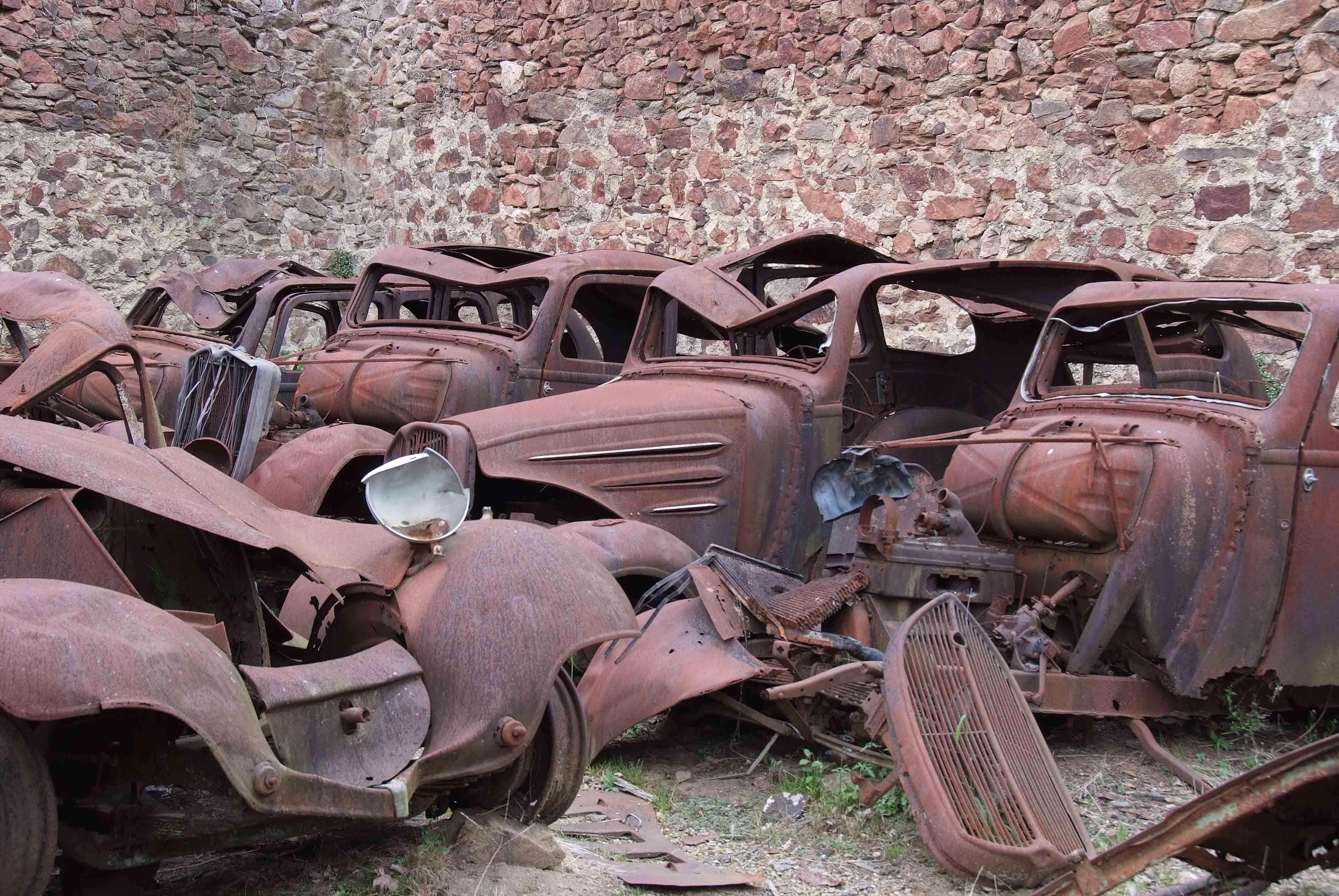Classics left to die/rotting pics - Page 3 - Classic Cars and Yesterday's Heroes - PistonHeads
