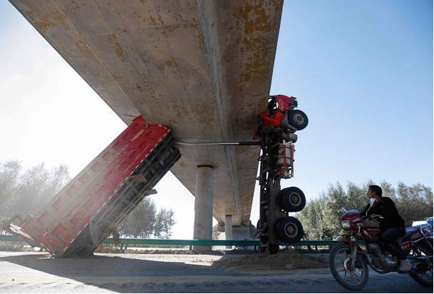Spectacular Lorry China Driver Crash Survives Motorway Pistonheads