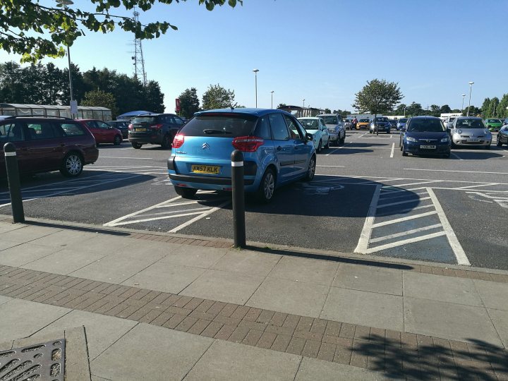 The BAD PARKING thread [vol3] - Page 498 - General Gassing - PistonHeads