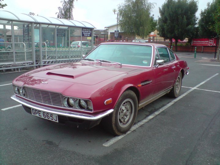 Aston Martin Dbs V8. Aston Martin DBS V8 outside