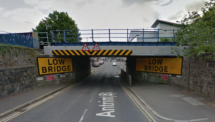 Lorry hits Lambeth bridge despite huge warning signs - Page 1 - Speed, Plod & the Law - PistonHeads