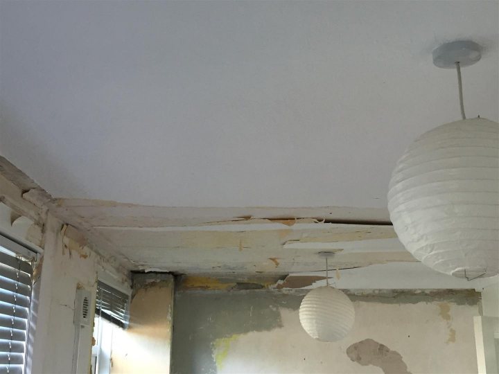 Insulation Plasterboard In A Flat With Concrete Beam Ceiling