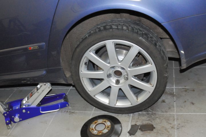 Garage floor tiles - PVC or rubber? - Page 1 - Aston Martin - PistonHeads