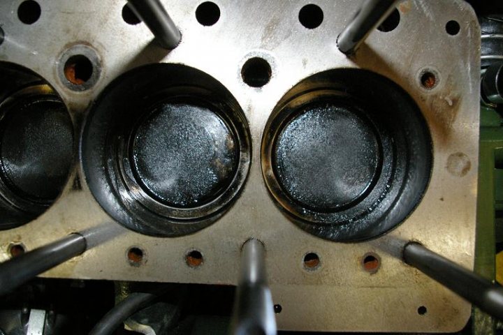 Rebuild Smoking Pistonheads Engine Badly