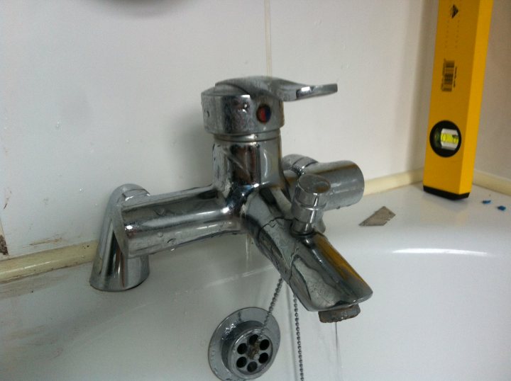 Anyone recognise this make of bath tap? Or what's my options - Page 1 - Homes, Gardens and DIY - PistonHeads