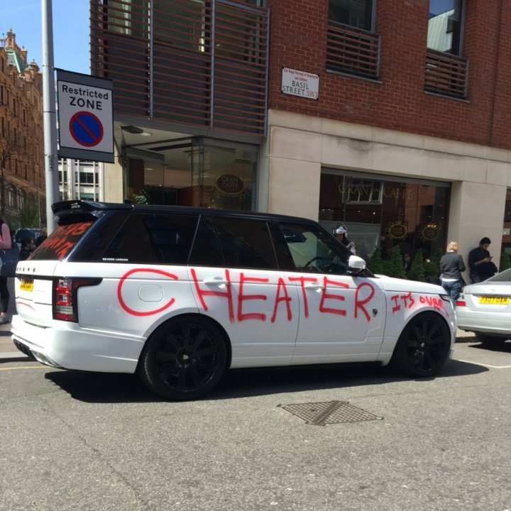 'Cheater' Range Rover outside Harrods - Page 1 - General Gassing - PistonHeads