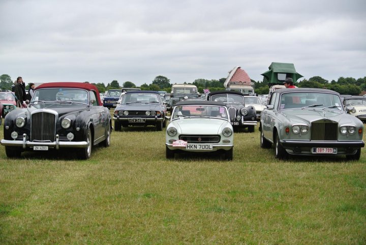 Classics dwarfed by moderns - Page 25 - Classic Cars and Yesterday's Heroes - PistonHeads