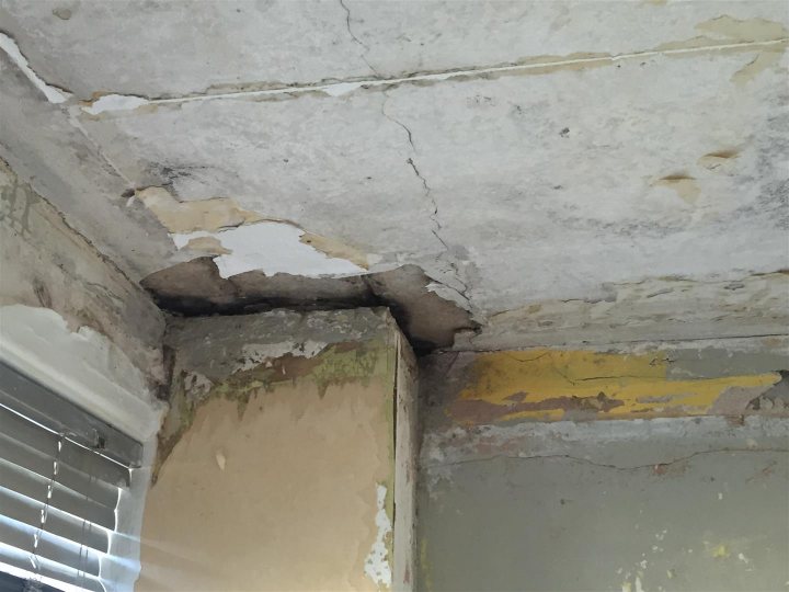 Insulation Plasterboard In A Flat With Concrete Beam Ceiling