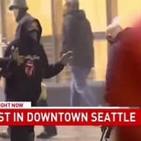 Quick thinking security guard in Seattle disarms man who steals a rifle from a burned out cop car.