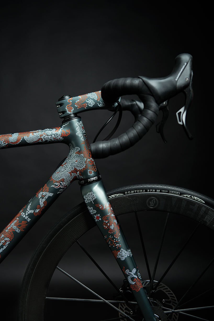  festka & michal bačák introduce 'scalatore samurai' bike covered with asian-themed illustrations