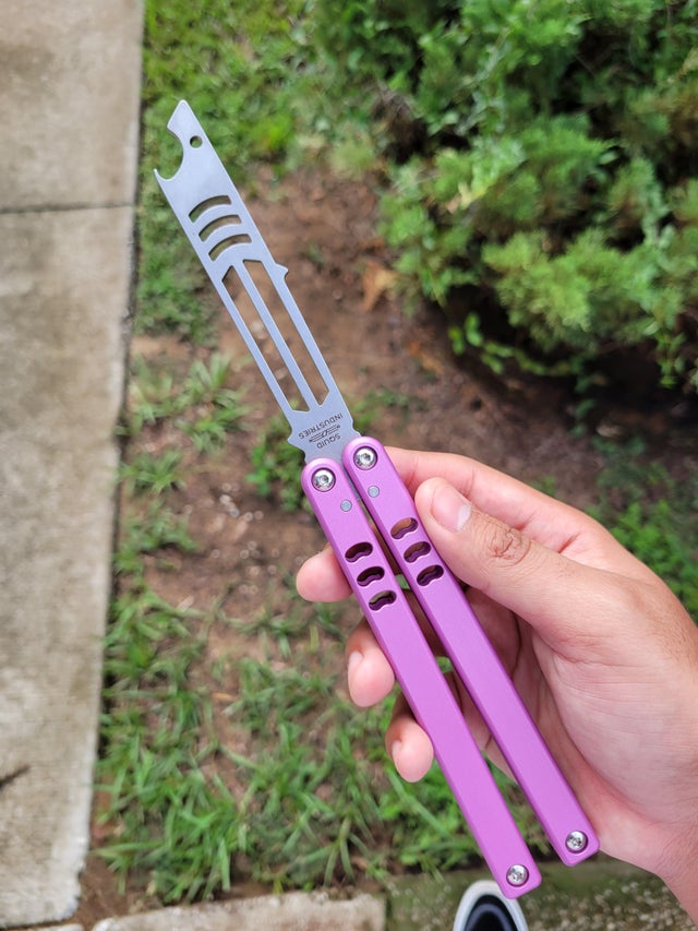 r/balisong - Mako v4.5 very cool, extra points for pink