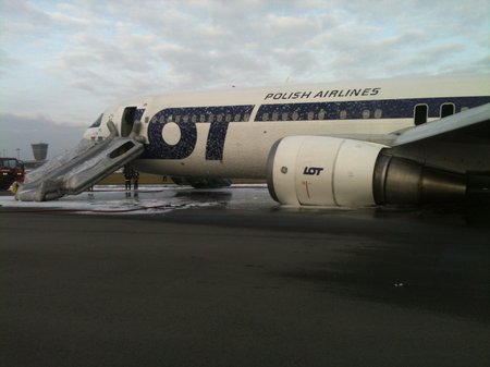 Polish plane makes an emergency landing at Warsaw airport - Page 1 - Boats, Planes & Trains - PistonHeads