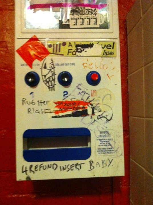 Graffiti Pistonheads Toilet