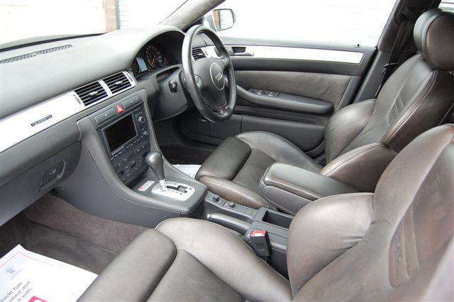 Tuscan Tvr Pistonheads - The image appears to show a well-used sedan interior that combines both black and gray colors. High-backed leather seats dominate the scene, featuring a center console with a CD player, a gear lever, and air vents visible. The dashboard houses various buttons and controls, and the cabin is well-lit, likely by sunlight streaming through the windows. A sensitive zumebek van dyke zuki van zara aan de straat met grote hoeveer zones.