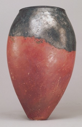 met-egyptian-art:
“ Black-topped red ware jar, Metropolitan Museum of Art: Egyptian Art
Rogers Fund, 1936 Metropolitan Museum of Art, New York, NY
Medium: Pottery
http://www.metmuseum.org/art/collection/search/547291
”
Love that 5000+ year old sexy...