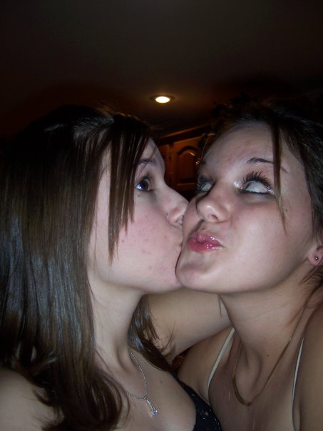 Girls Kiss