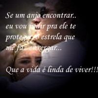 Sirielemao - The image appears to be a blurry photograph, possibly a screenshot, with text superimposed over it, which contains a Portuguese quote that translates to "Take me home as we protect two young birds from danger." The text seems to be part of a larger, inspirational message that reads "Que a vida e linda de vivir!!!" which translates to "How beautiful life is to live!!!" The quote indicates a tender moment shared between characters, suggesting care and protection, and the conclusion conveys a positive affirmation about the joy of living.