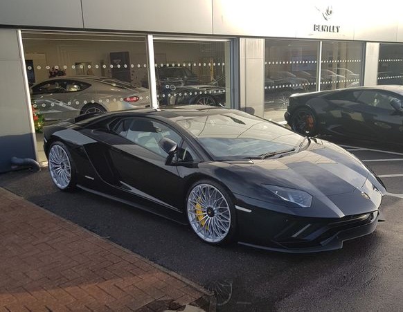 Considering buying a 2014 Aventador Roadster - Views - Page 1 - Supercar General - PistonHeads