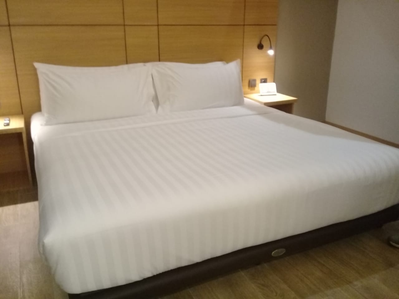 Ini kamar hotelnya dengan tarif sebesar Rp 1,8 juta/malam.