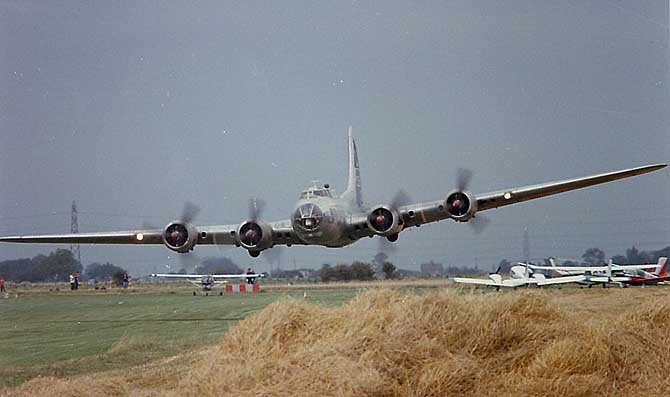Low Level B-17 at Duxford 1979 - Page 1 - Boats, Planes & Trains - PistonHeads