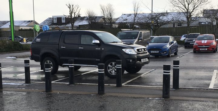 The BAD PARKING thread [vol4] - Page 444 - General Gassing - PistonHeads UK