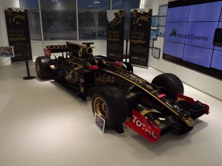 Lotus F1 car going in the Arndale Centre  - Page 1 - General Gassing - PistonHeads