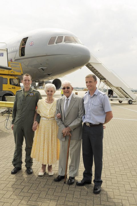 Trip to RAF Brize Norton with 100 yr old Ex WO in an R44 - Page 1 - Boats, Planes & Trains - PistonHeads
