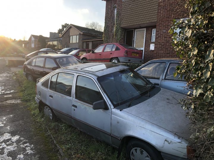 Spotted Ordinary Abandoned Vehicles - Page 134 - General Gassing - PistonHeads UK