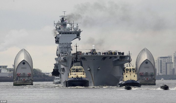 HMS Ocean navigating the Thames barrier - Page 2 - Boats, Planes & Trains - PistonHeads