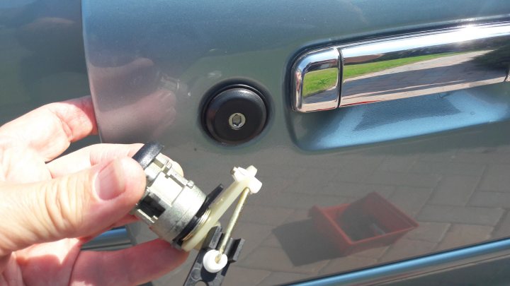 How replace barrel on door lock on 1997 ford/jaguar/db7 - Page 1 - Ford - PistonHeads