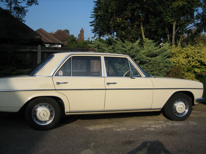 Bmw Pistonheads Mercedes - The image features a classic pale green Mercedes-Benz car parked on a driveway. The car is an older model, with a distinctive scoop over its hood, four doors, and a traditional chrome trim. The drivetrain on the left side of the car is visible, suggesting it may be a left-hand drive vehicle, possibly English given the perspective. The background shows a serene suburban setting with houses and greenery. The overall scene suggests a quiet residential area.