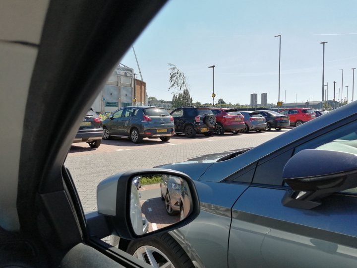The BAD PARKING thread [vol4] - Page 389 - General Gassing - PistonHeads UK
