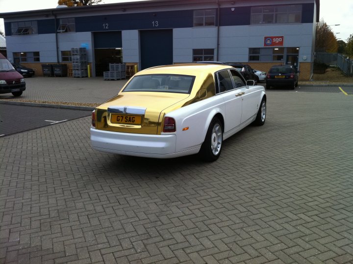 Gold Royce Rolls Phantom Pistonheads