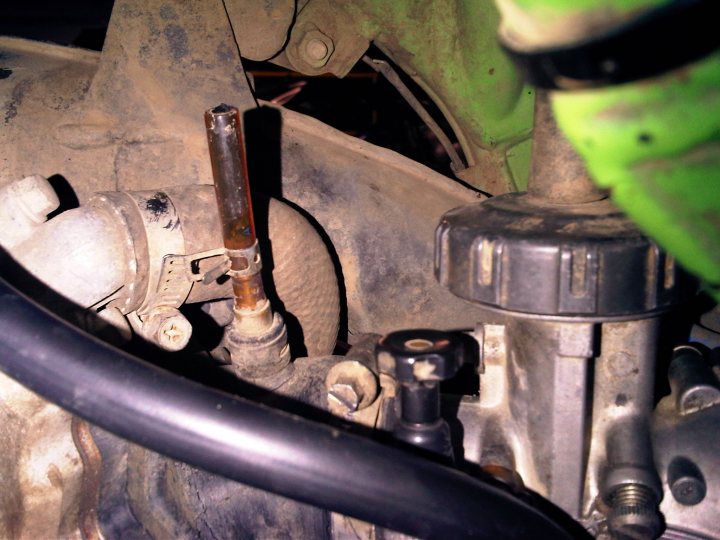 Leaking Carburetor Pistonheads Overflow