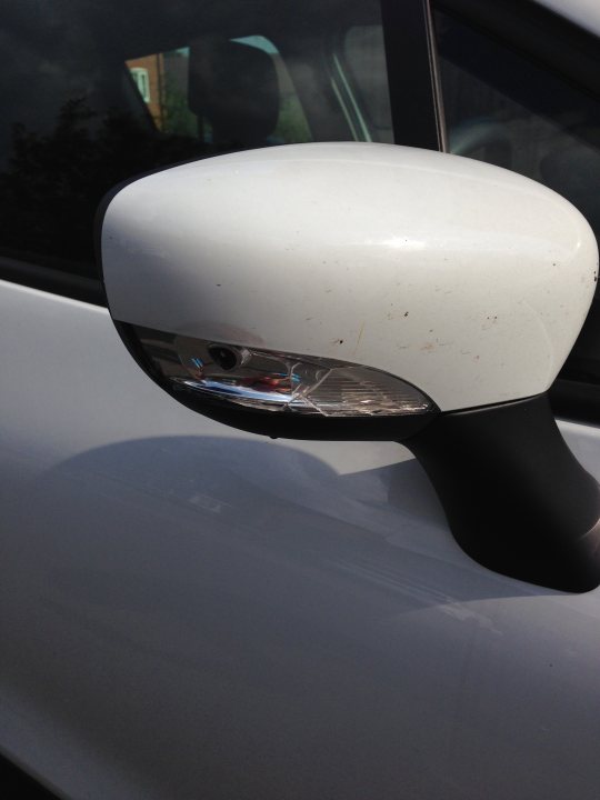 2013 Renault Clio 4 -Wing Mirror Indicator Glass Replacement - Page 1 - French Bred - PistonHeads