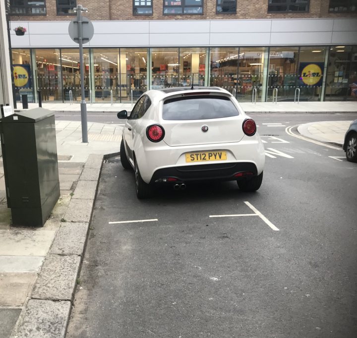 The BAD PARKING thread [vol4] - Page 390 - General Gassing - PistonHeads UK