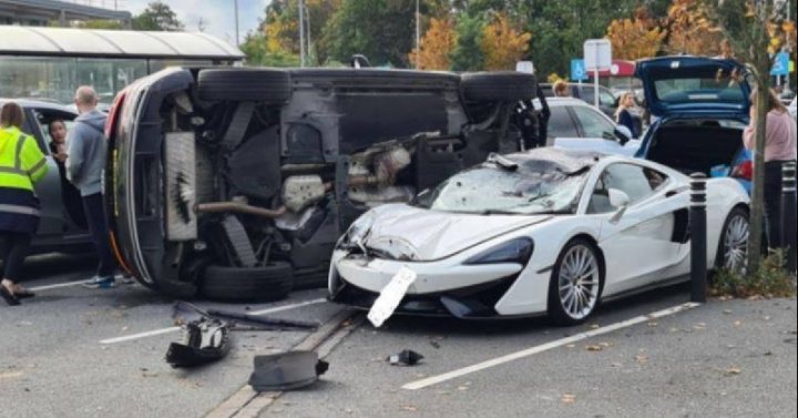 McLaren smashed up in car park  - Page 1 - General Gassing - PistonHeads
