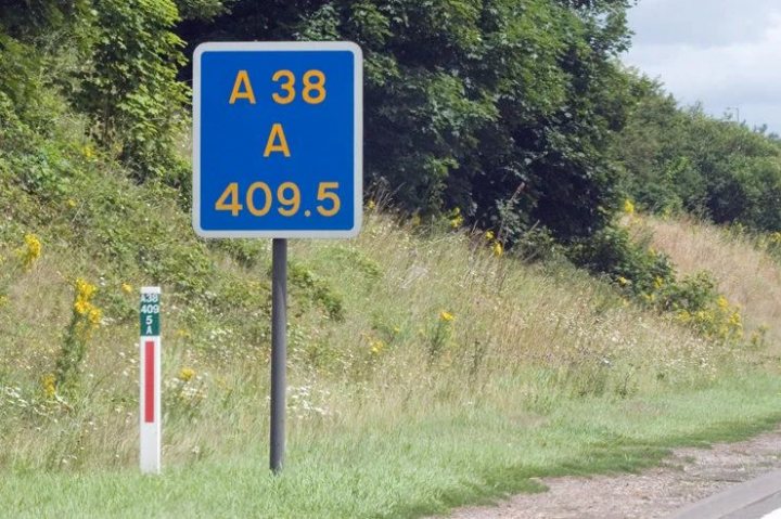 Why are motorway location signs/markers in metric units? - Page 1 - General Gassing - PistonHeads UK