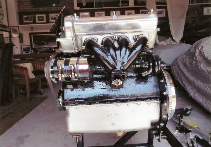 XF Engine exhaust side