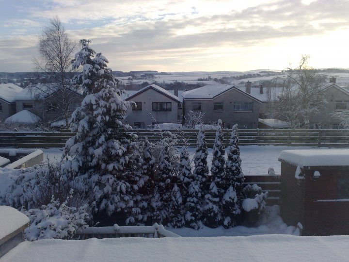 Snow Pistonheads Scotland Hits