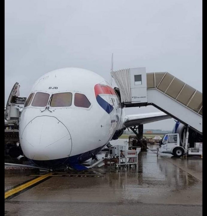 BA 787 Nosegear Collapse at Heathrow. - Page 1 - Boats, Planes & Trains - PistonHeads UK