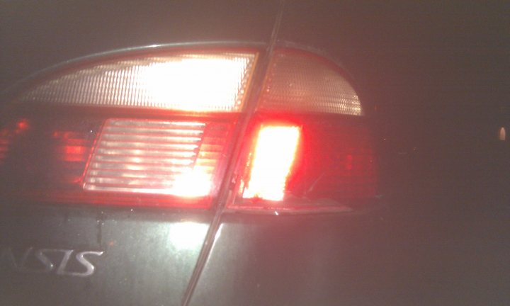 Light Pistonheads Mot Damaged Failure Tail