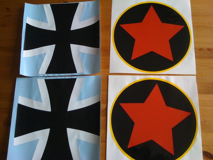 Pistonheads Stickered - The image displays four distinct round product labels. Two of the labels are constructed with a black background, set against a white cross texture, while the other two feature the same imagery but with a reversed color scheme. The cross texture creates a star-like effect, and all the labels have a clear cut and a clean, glossy appearance.