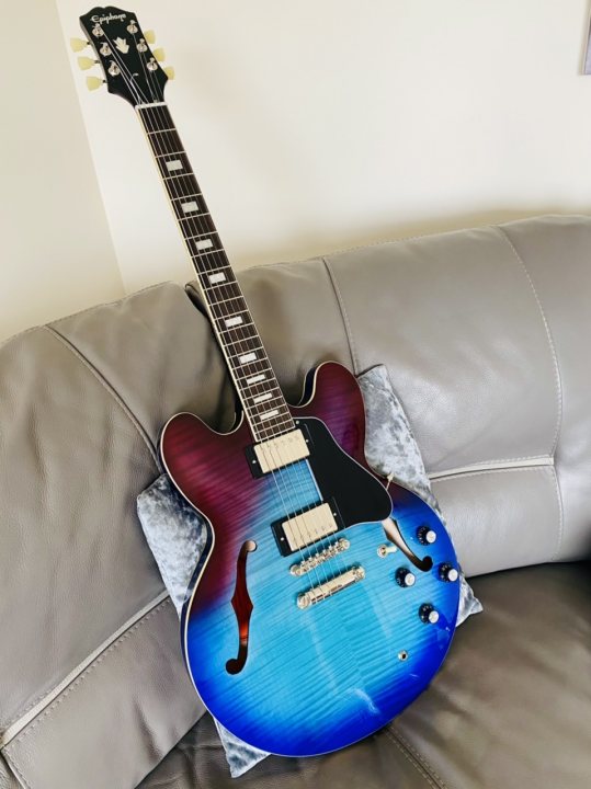 Epiphone inspired by Gibson ES-335 Blueberry burst