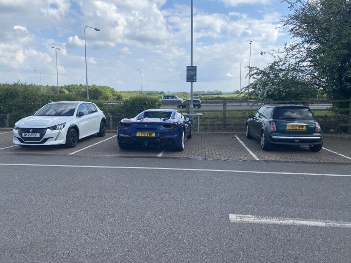 The BAD PARKING thread [vol4] - Page 503 - General Gassing - PistonHeads UK