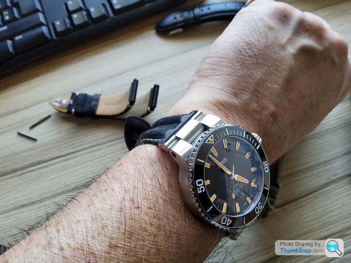 Oris aquis hotsell strap options