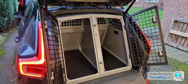 Volvo xc40 hotsell dog cage