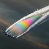 Boeing 747 Rainbow contrails